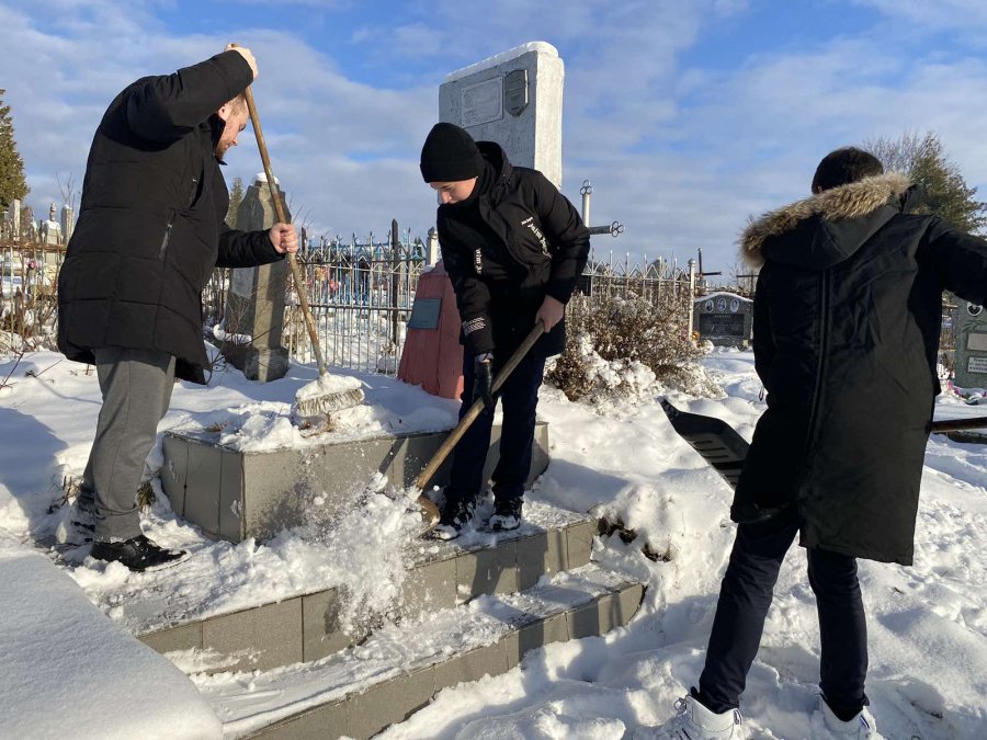 Уборка захоронений Сунцова, Мудренко