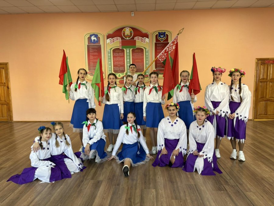 Участие в районном этапе конкурса «Огонёк приглашает друзей» Номинация - флаг-шоу! 