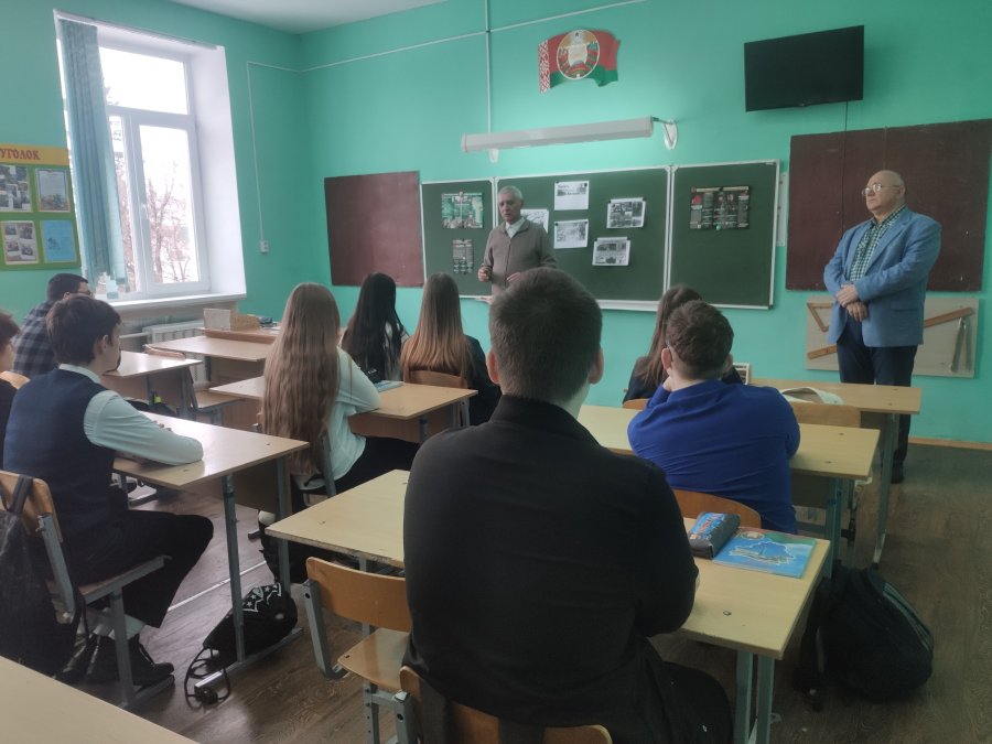 10б встреча с председателем открытого объединения общества ветеранов Мацейко И. А.